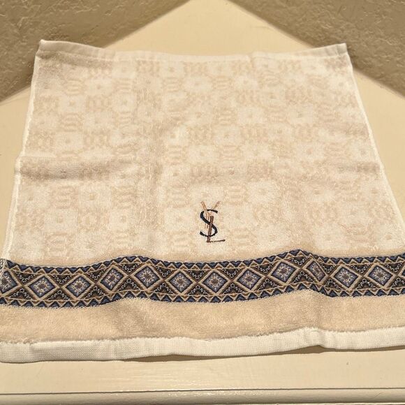 Yves Saint Laurent 14x14 Decorative Hand Towel Beige Blue Pattern Block NEW - Picture 7 of 9